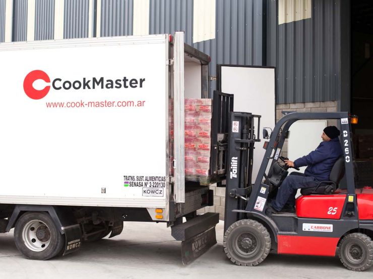 Implementación de una nueva norma en el Centro de Distribución Tortuguitas de Cook Master para garantizar la excelencia operativa.